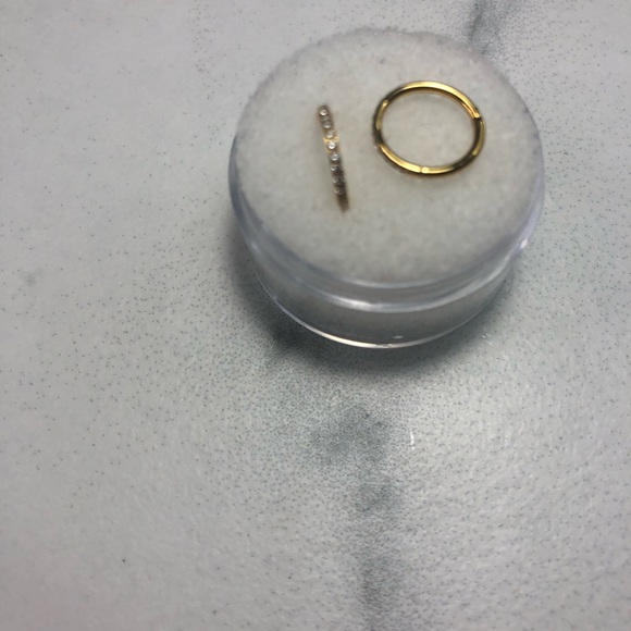 Pair of 18g titanium clicker rings - Picture 3 of 3